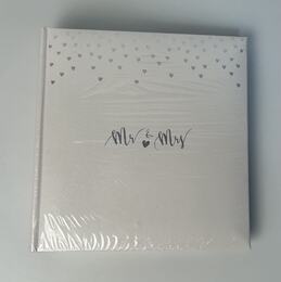 Album Mr&Mrs Silver taskutega 200 fotole 10x15 ccm KD46200 MR-S